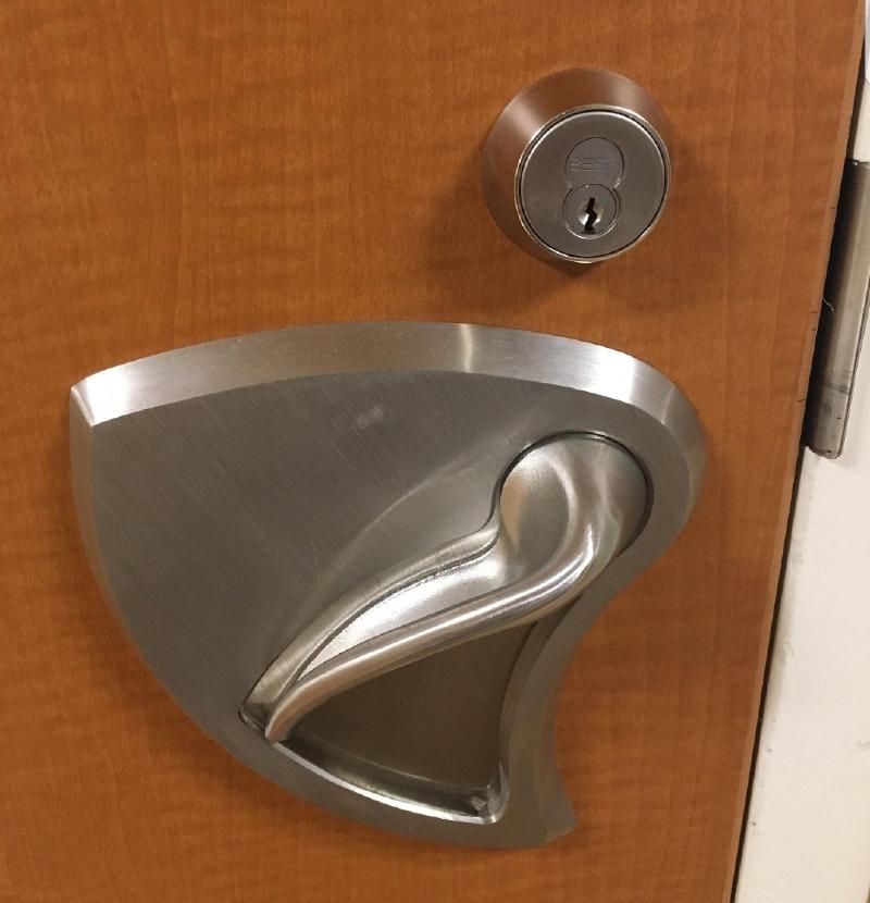 A lever handle behind a sloped guard that gives the UDT cord nothing to catch